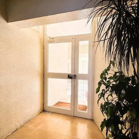 Hu2i - In&out Apartmán
