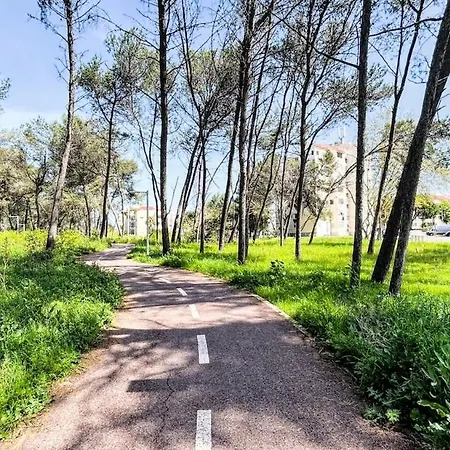 Hu2i - In&out Carcavelos (Lisbon)